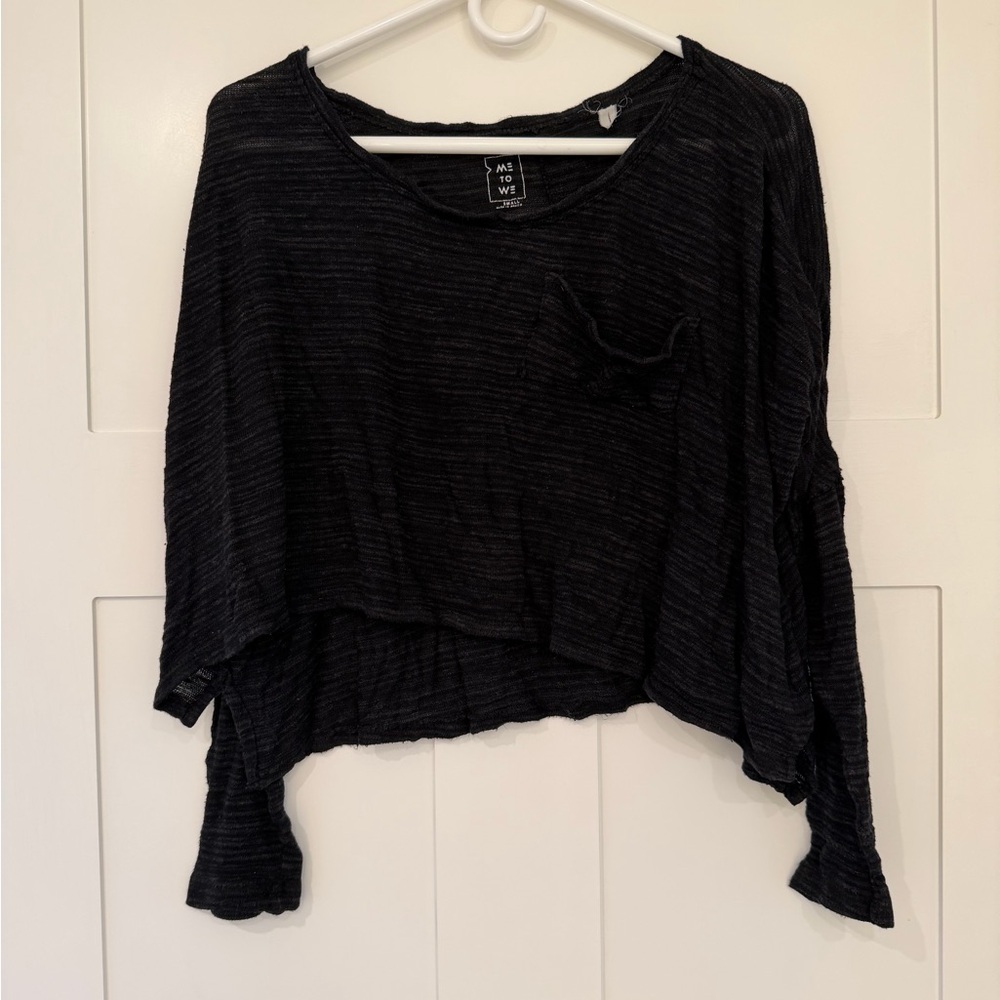 FREE w/ 🌻3/$25 bundle - Black Cropped Long-Sleeve Top
